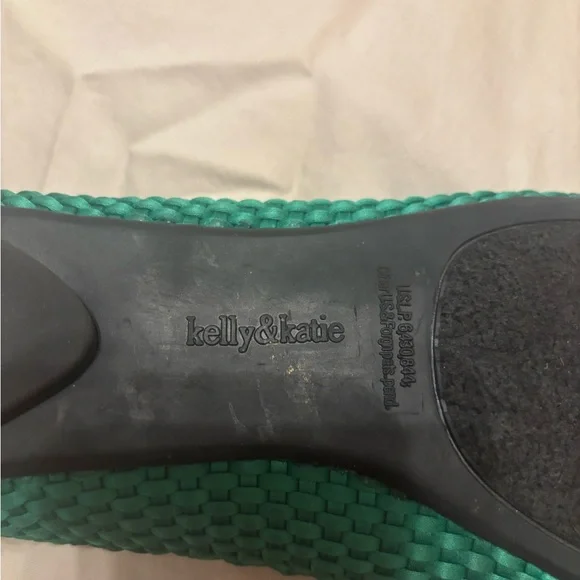 Kelly & Katie Flats
Green fabric uppers
Style name *Weave-me* - Picture 7 of 7